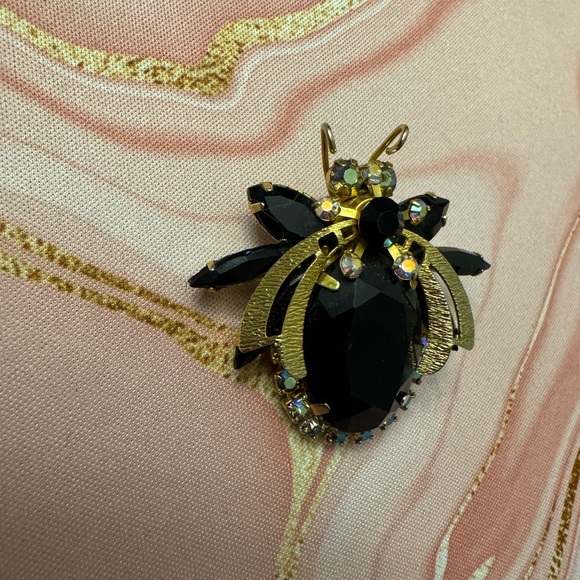 Vintage Beetle Brooch Host Pick 🥳 - Picture 3 of 6